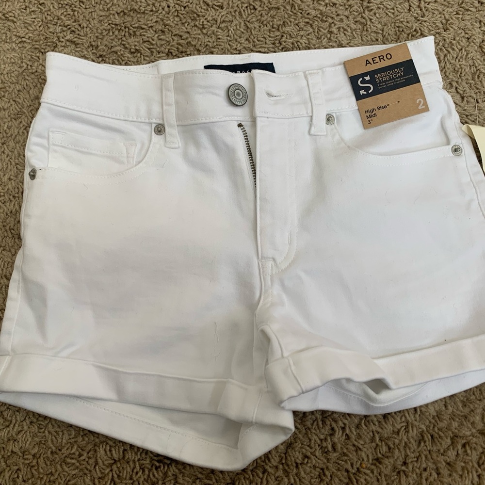 🎀3/$25🎀 Size 2 Aeropastale white shorts.  NWT.  High rise midi 3”